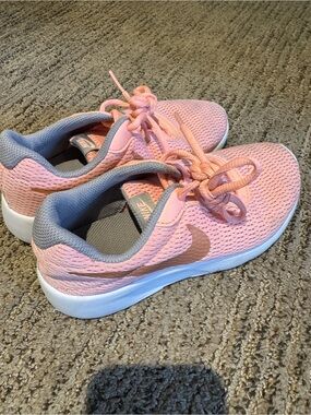 Nike Kids light Pink size 1.5